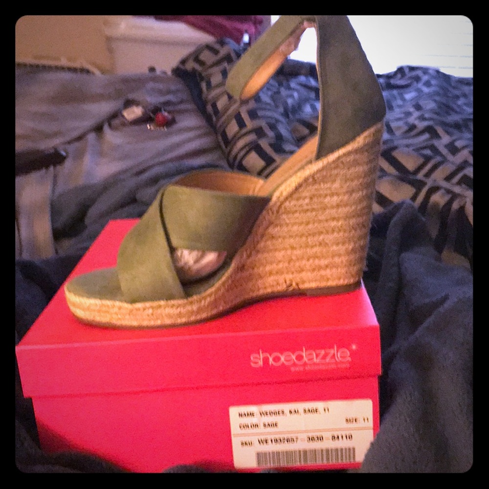 Size 11 wedge heels (never been worn)